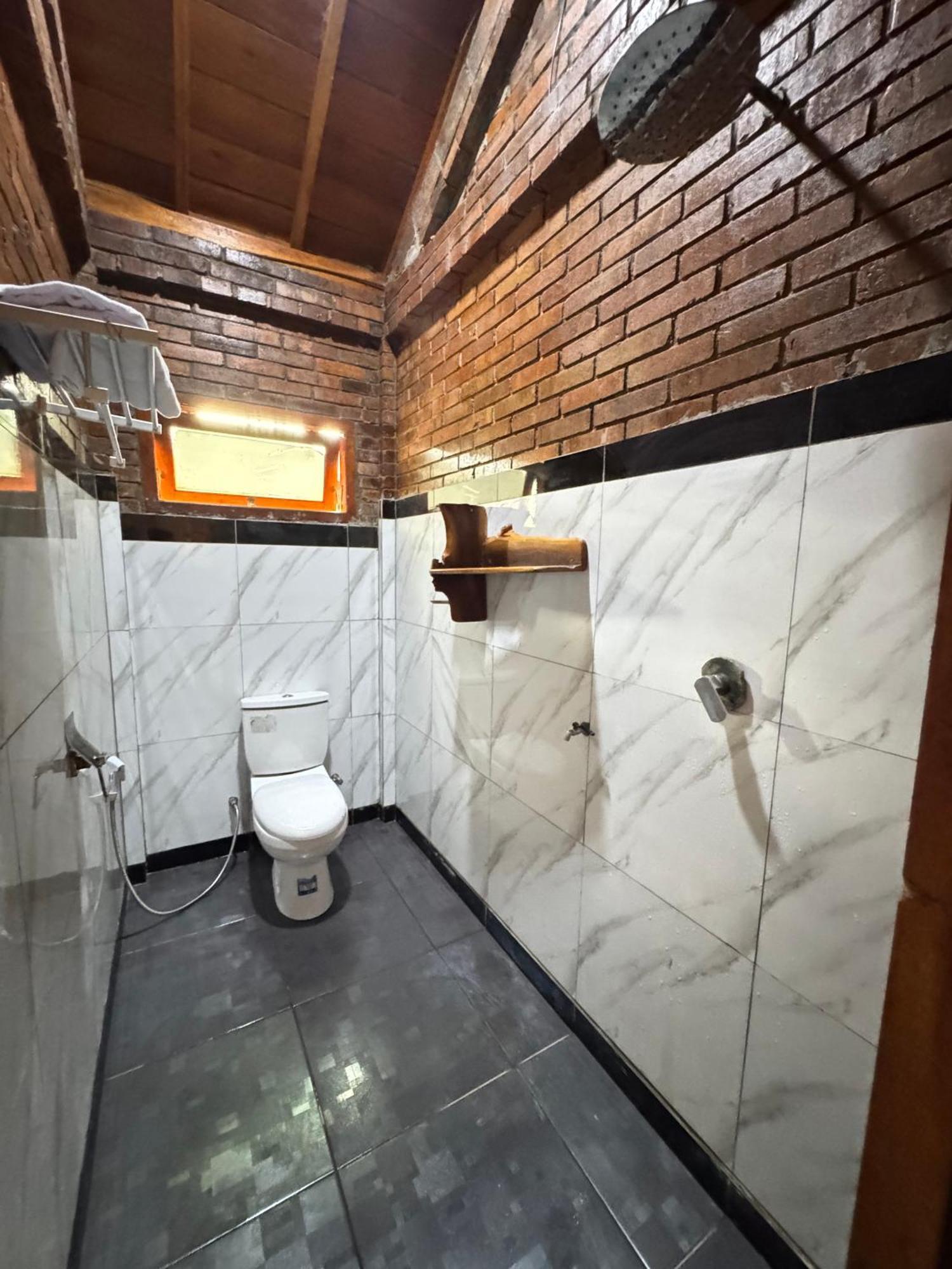 Banjarnegara Jolotundo Lodge מראה חיצוני תמונה